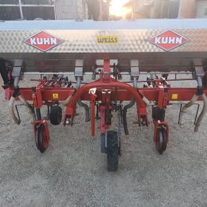 Kultivator 4 reda KUHN preklopni