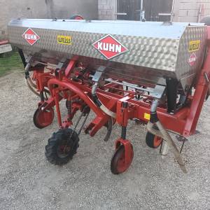 Kultivator 4 reda KUHN preklopni