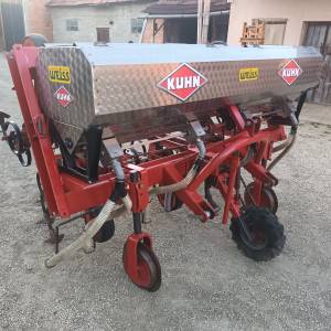 Kultivator 4 reda KUHN preklopni
