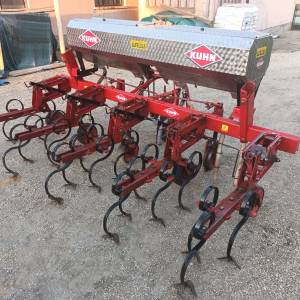 Kultivator 4 reda KUHN preklopni