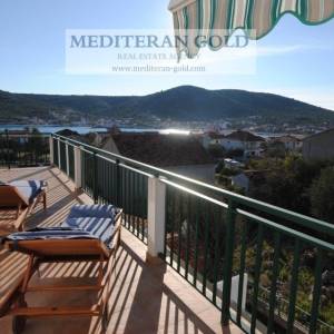 Marina, Vinišće,  samostojeća apartmanska kuća