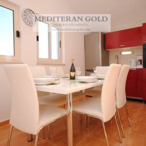 Marina, Vinišće,  samostojeća apartmanska kuća