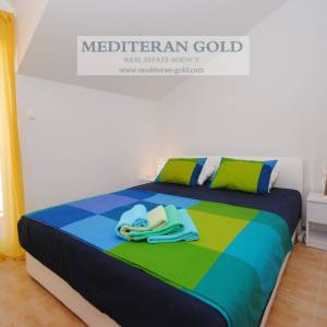 Marina, Vinišće,  samostojeća apartmanska kuća