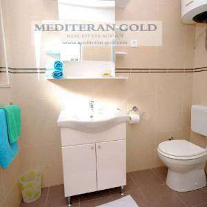 Marina, Vinišće,  samostojeća apartmanska kuća