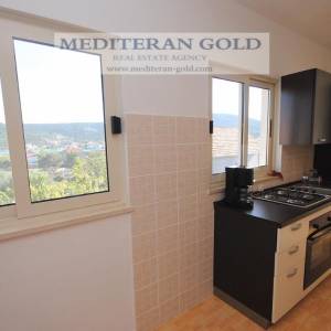 Marina, Vinišće,  samostojeća apartmanska kuća