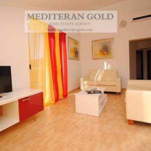 Marina, Vinišće,  samostojeća apartmanska kuća