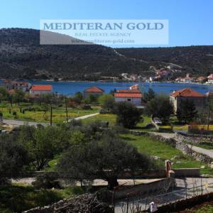 Marina, Vinišće,  samostojeća apartmanska kuća