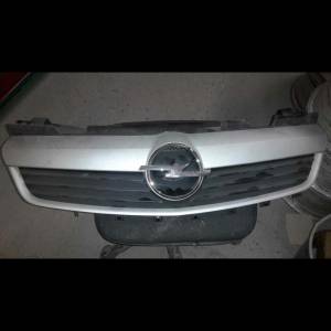 Opel zafira 05-07maska