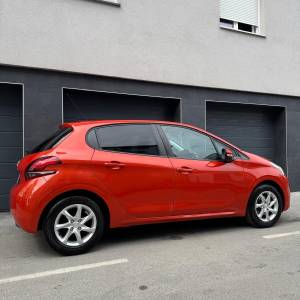 PEUGEOT 208 /109tkm/prvi vlasnik/HR auto/servisna knjiga/odličan/