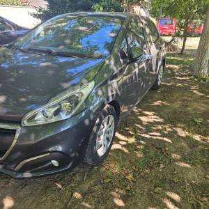 Peugeot 208, 2015., REG do 03/2026, 2 seta guma