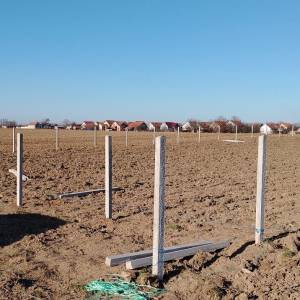 Pletiva žica 1,5m i betonski stupovi 2m