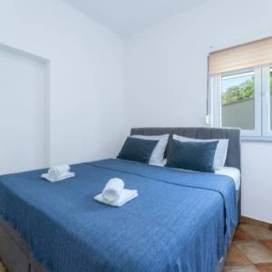 PRODAJE SE APARTMAN I BAŠKOJ VODI ( KRVAVICA )