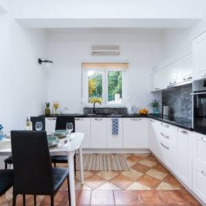 PRODAJE SE APARTMAN I BAŠKOJ VODI ( KRVAVICA )