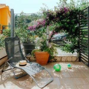 PRODAJE SE APARTMAN I BAŠKOJ VODI ( KRVAVICA )