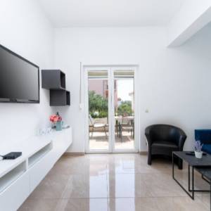 PRODAJE SE APARTMAN I BAŠKOJ VODI ( KRVAVICA )