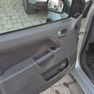 prodaje se Ford Fiesta