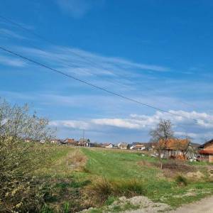 Prodaje se zemljište od 6900 kvadrata