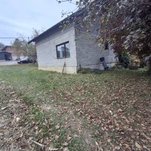 Prodajem kuću sa okućnicom