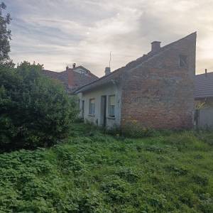 Prodajem kuću za rušenje ili kompletnu adaptaciju