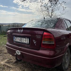 Prodajem opel astru 2000 god nije reg ali moze se reg  nema ulaganja