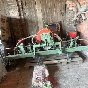 Prodajem sadilicu za kukuruz