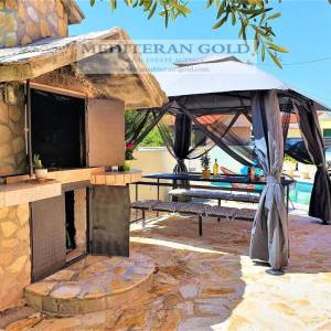 Rogoznica, Zečevo Rogozničko, uređena i kompletno opremljena kuća