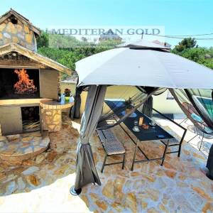 Rogoznica, Zečevo Rogozničko, uređena i kompletno opremljena kuća