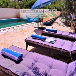 Rogoznica, Zečevo Rogozničko, uređena i kompletno opremljena kuća