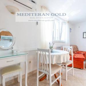 Rogoznica, Zečevo Rogozničko, uređena i kompletno opremljena kuća