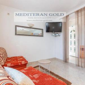 Rogoznica, Zečevo Rogozničko, uređena i kompletno opremljena kuća