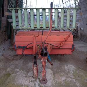 Samoutovarna prikolica za sijeno, balirka niskotlačna i puhalnik