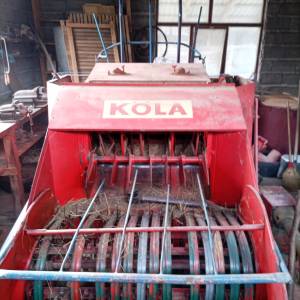 Samoutovarna prikolica za sijeno, balirka niskotlačna i puhalnik