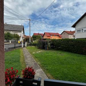 Sesvete - Stan u kući - prizemlje - 104 m2 + vrt + garaža!