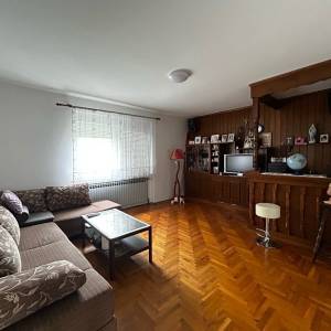 Sesvete - Stan u kući - prizemlje - 104 m2 + vrt + garaža!