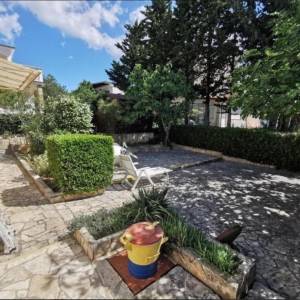 SNIŽENO! Gornji Karin kod Zadra – Samostojeća kuća s dva stana 100 m2!