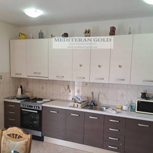 Stan: Žrnovnica, 93.00 m², dugoročni najam