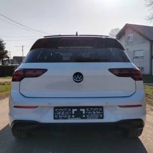 VW Golf 8 2,0 TDI 2022god. 118,000km, panorama, Q-light, keyless