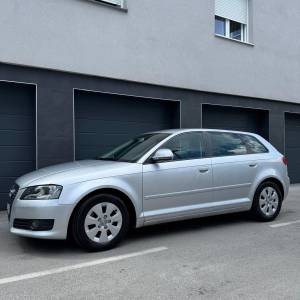 AUDI A3 1.6TDI //161tkm//prvi vlasnik//dvozonska klima//odličan//