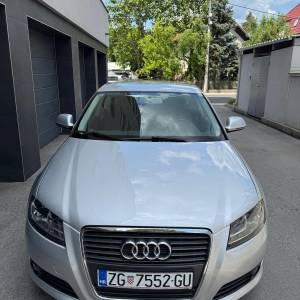 AUDI A3 1.6TDI //161tkm//prvi vlasnik//dvozonska klima//odličan//