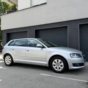 AUDI A3 1.6TDI //161tkm//prvi vlasnik//dvozonska klima//odličan//