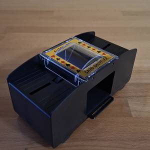 Automatski card shuffler