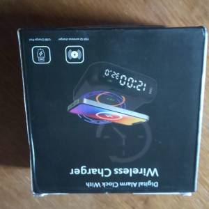 Digitalni LED stolni sat alarm, termometar, bežični punjač