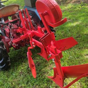 Dvobrazni plug Batuje 8 cola za traktor Tomo Vinković Iseki Kubota