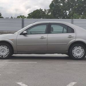 Ford Mondeo 1,8 16v Sedan
