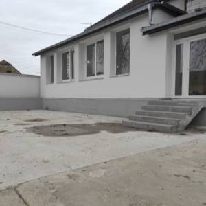IZNAJMLJUJE SE POSLOVNI PROSTOR NA LIVANI