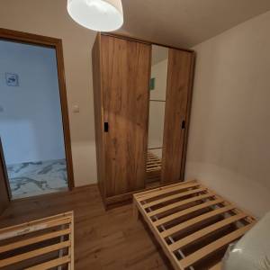 Iznajmljujem 2- sobni apartman Starigrad -Paklenica