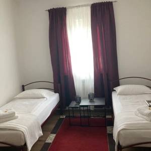 Izuzetna prilika! Roč, villa s bazenom, 180m2, 1000m2 okučnice