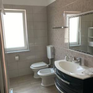 Izuzetna prilika! Roč, villa s bazenom, 180m2, 1000m2 okučnice