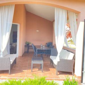 Izuzetna prilika! Roč, villa s bazenom, 180m2, 1000m2 okučnice
