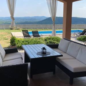 Izuzetna prilika! Roč, villa s bazenom, 180m2, 1000m2 okučnice